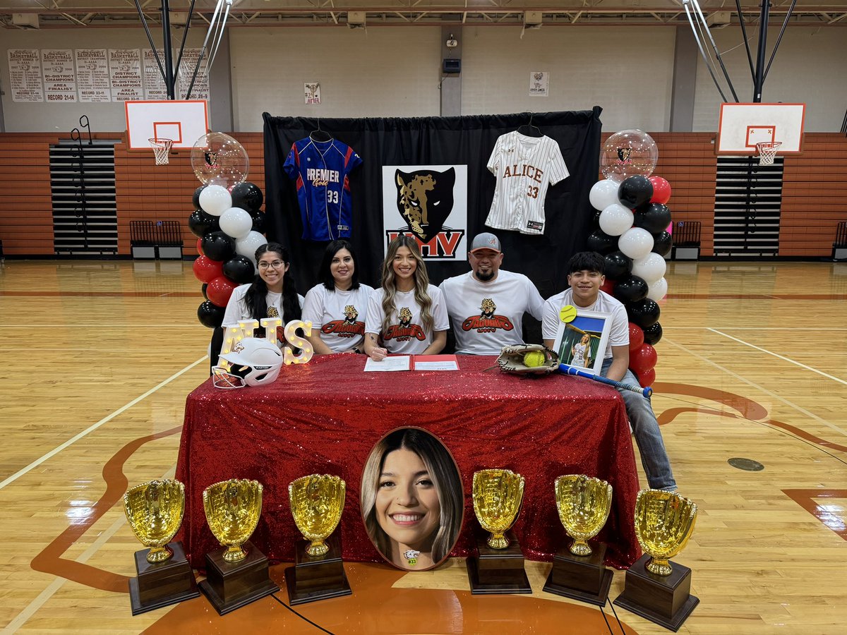 Congratulations to senior, DeeAndra Maldonado, on signing her national letter of intent to continue her softball career at the University of Houston-Victoria!! ❤️❤️ <a href="/deeandra06/">Deeandra06</a> <a href="/petethesportsg1/">Pete Garcia</a> <a href="/radiopeter/">PETE VASQUEZ</a> <a href="/AliceAthletics1/">@AliceAthletics</a> <a href="/LarissaLiska/">Larissa Liska</a> <a href="/ChrisThomasson7/">Chris Thomasson - KIII Sports</a> @Caller_Len