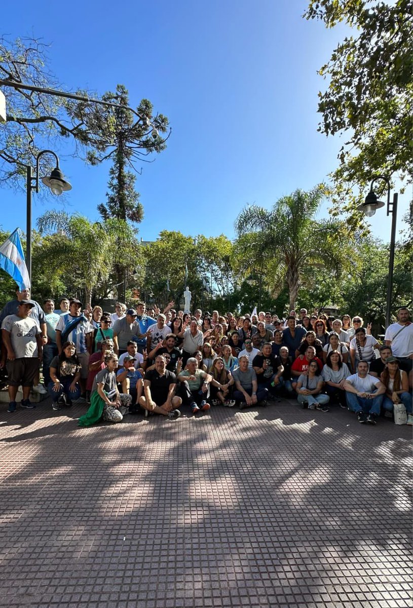 Hacer #Paro no es de vagos, vago sos vos que te quedas en tu casa y gozas de los derechos que conseguimos los que hacemos Paro
#DNU #LeyOmnibus