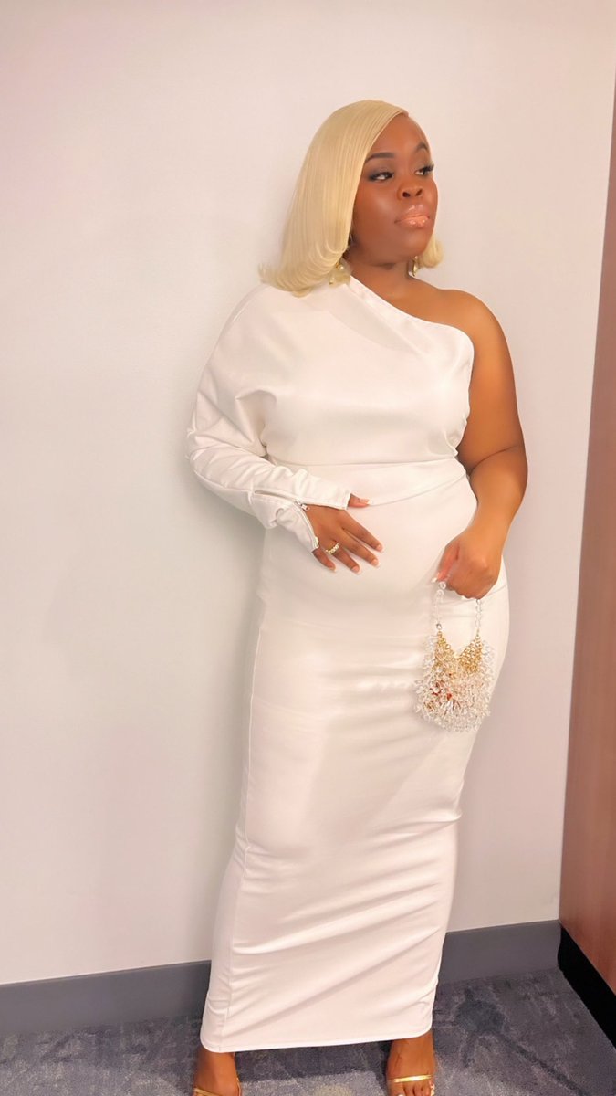 Darkskin_boo's tweet image. The beauty of a woman is getting better with time #thirtythree 🥰☺️🌹