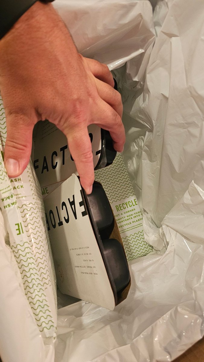 jeff__camara's tweet photo. Wow love when you pay 100% for a product and only receive 33% of the merchandise. @factormeals then you call and wait for 40min on hold. Then choose to have them call you back just to put you on hold say connecting and then hang up on you and repeat. @factormeals is this real? https://t.co/Z8ufjp8u4H