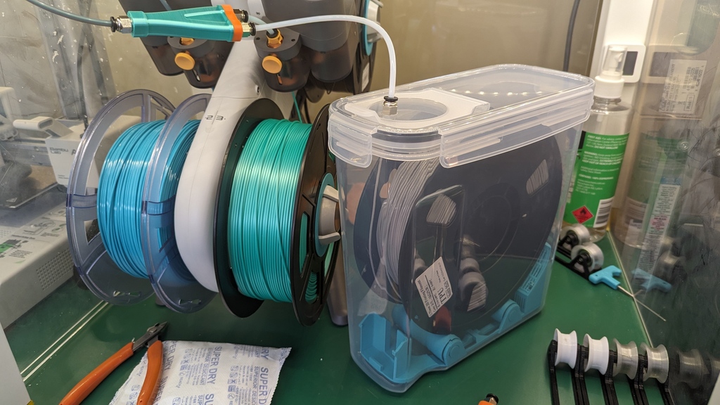 We were having issues with humidity in our #3DPrinter farm so our CTO made his own humidity controlled TPU feed system. With a cereal box🤯perfect size for a sealed desiccant canister, ball bearing mounts and a humidity sensor

#wifisecurity #cybersecurity #ozcyber #wifi #TSCM