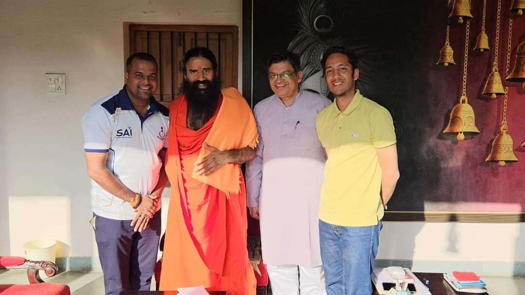 yogasanaup's tweet photo. *परम् श्रध्देय स्वामी रामदेव महाराज जी से आदरणीय @gopalkagarwal ( राष्ट्रीय प्रवक्ता भाजपा, संरक्षक उत्तर प्रदेश योगासन स्पोर्ट एसोसिएशन ) व आदरणीय @rohitkaushikyb जी को आशीर्वाद प्राप्त हुआ, साथ मे @KuberBisht09 जी का भी रहना हुआ
@DrJaideepArya
#Upysa #पतंजलि YB दिल्ली NCR https://t.co/tvVe3288Eq