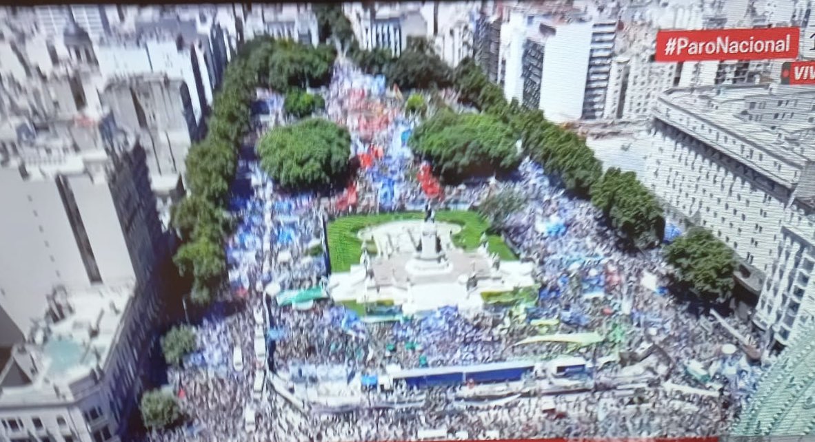 Dos Plazas! Izquierda Asuncion del Presidente Milei(10/122023) derecha Acto CGT de hoy 24/12/2024! Todo dicho “La única verdad la realidad” @<a href="/DDHH_CGT/">Julio Piumato</a> <a href="/CgtJuventud/">JuventudSindicalCGT 🇦🇷</a> <a href="/PrensaUEJN/">Prensa UEJN</a> <a href="/Juventuduejn/">Juventud Judicial</a>