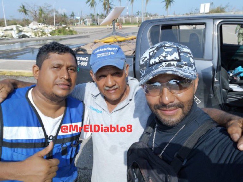 MrElDiablo8's tweet photo. Gracias a todos mis amigos por acercarse a saludarme, sus fotos y principalmente por su cariño y preferencia. 
En Acapulco, EdoMex, CdMx, donde quiera que voy el barrio me respalda. 

#EnTodasPartesSabenQuiensoy
#PuroPower https://t.co/5rpf6c3C4q
