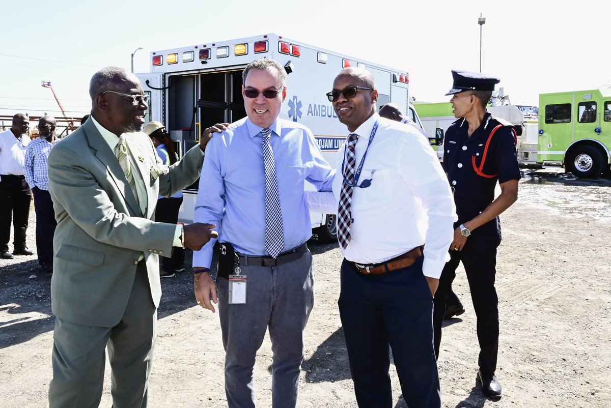 MSETGovJM's tweet photo. Yesterday, Petrojam brought into commission a foam fire truck and Ambulance to strengthen the safety of staff and the refinery.
The aim is to ensure the continued service of Jamaica's energy needs.
#Jamaica #Petrojam #Energy https://t.co/DXM2SsMNZ7