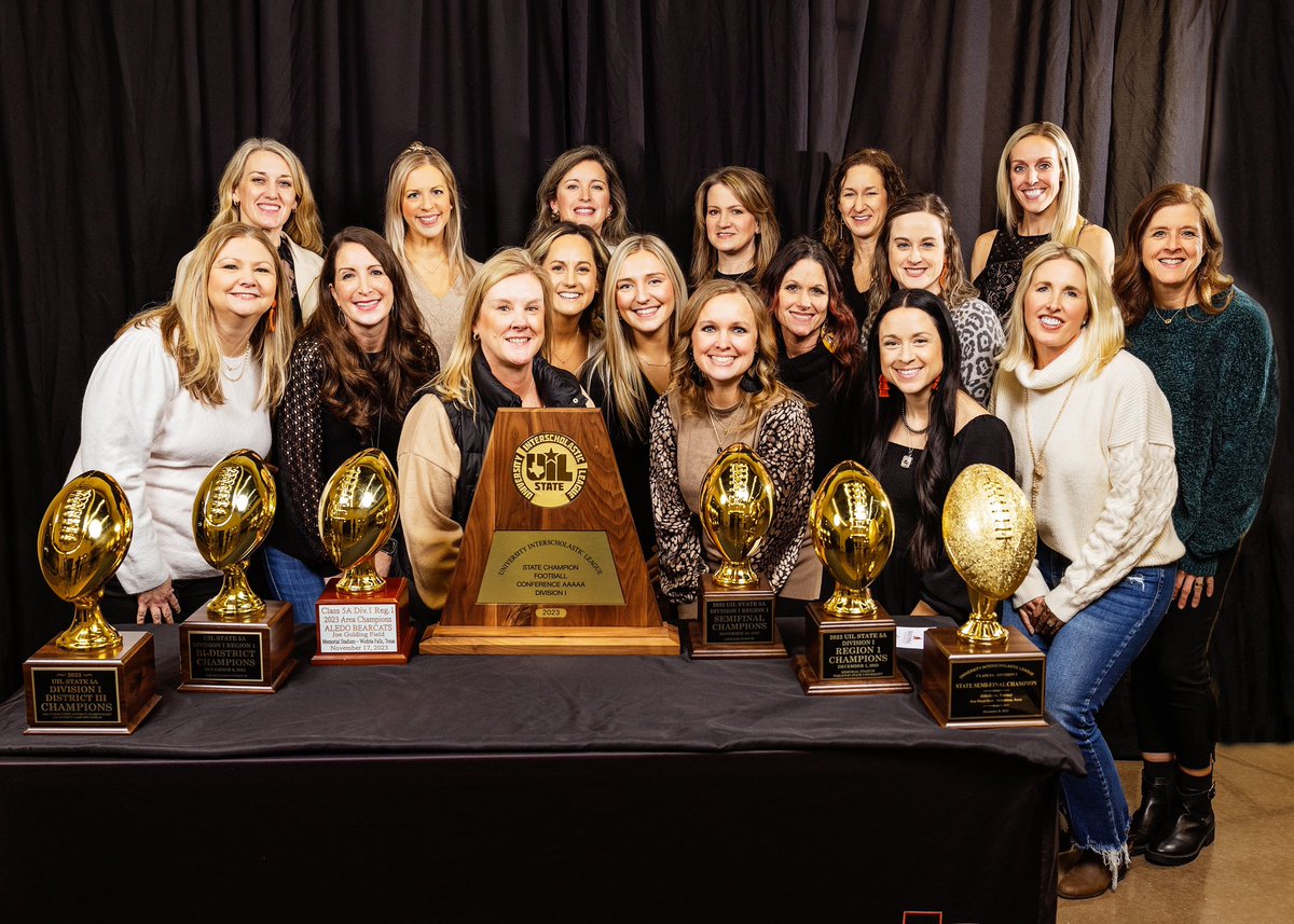 Momma2BandC's tweet photo. Football banquet celebrating the 2023 State Champs! So proud of this team and my favorite Coach! π§‘π€π #tookXII #back2back https://t.co/8u4c9aZi1e