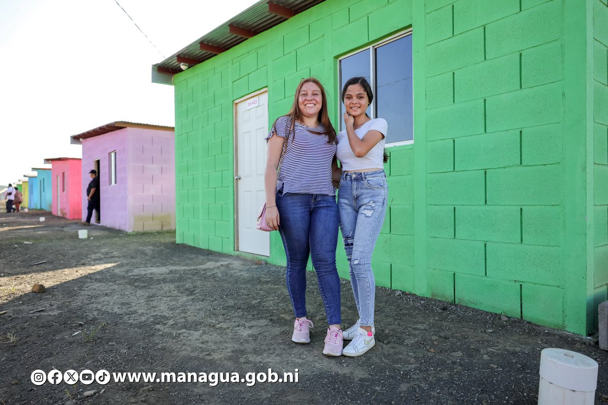 #Nicaragua || Este miércoles 24 de enero, se realizó la entrega de 100 viviendas a igual numero de familias, en la Urbanización Caminos del Río, a través del programa Bismarck Martínez.

#MásVictoriasMásBienestar

<a href="/alcaldia_mga/">Alcaldía de Managua</a> <a href="/VivaNicaragua13/">Viva Nicaragua</a> <a href="/el19digital/">El 19 Digital</a> <a href="/Canal2Nicaragua/">Canal 2</a>