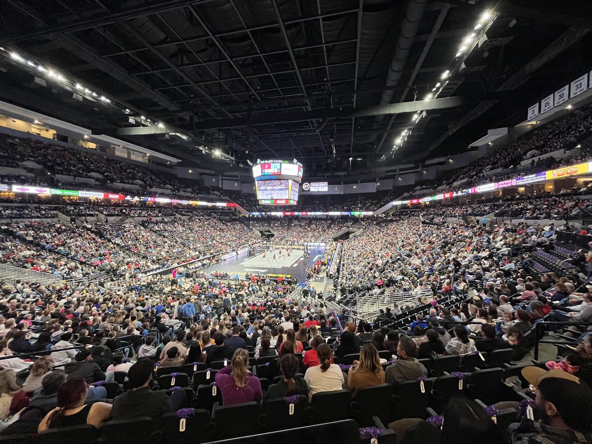 The attendance of 11,624 tonight is the largest crowd in professional volleyball history in the United States.