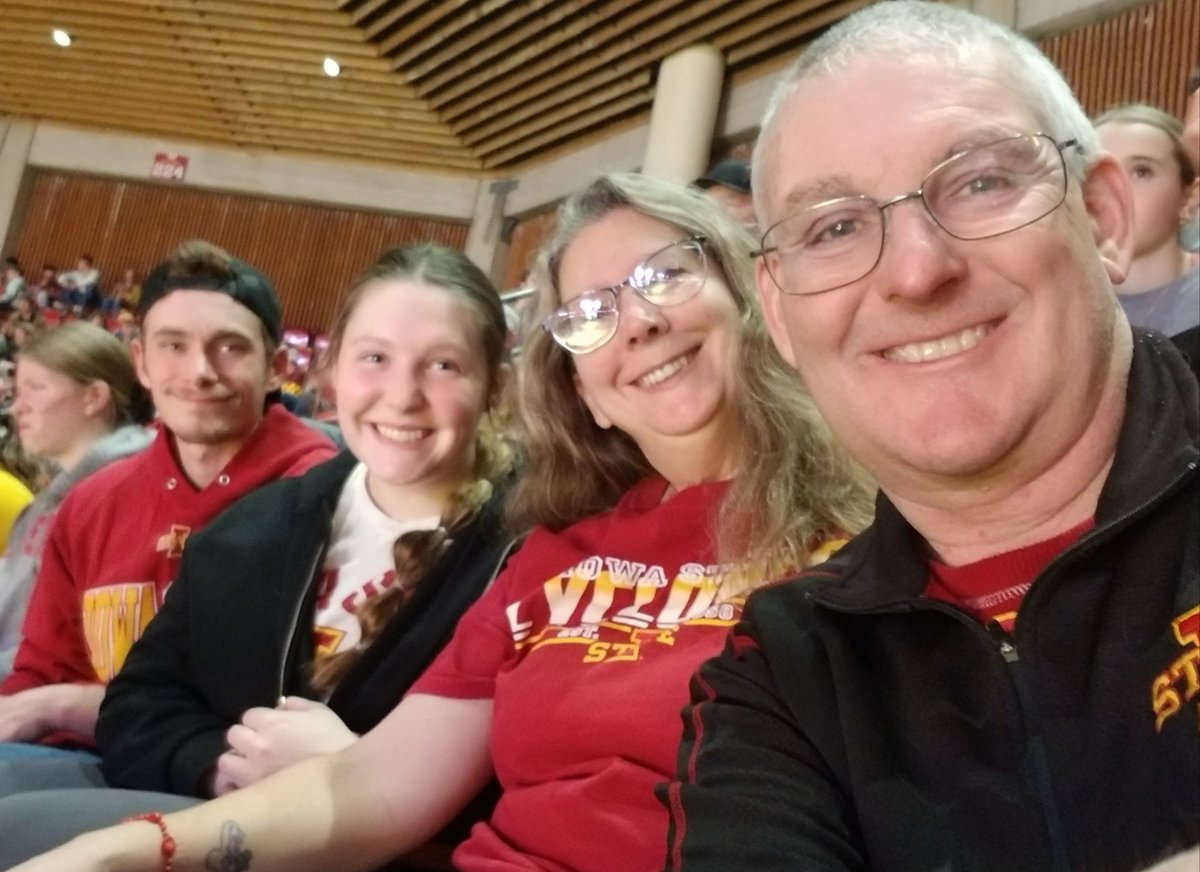 MingerSharon's tweet photo. 2 1/2-hr. drive in the fog to cheer our Cyclones? No problem! #CyclONEnation #ISUMBB #HiltonMagic https://t.co/s1tP6Q5UkO