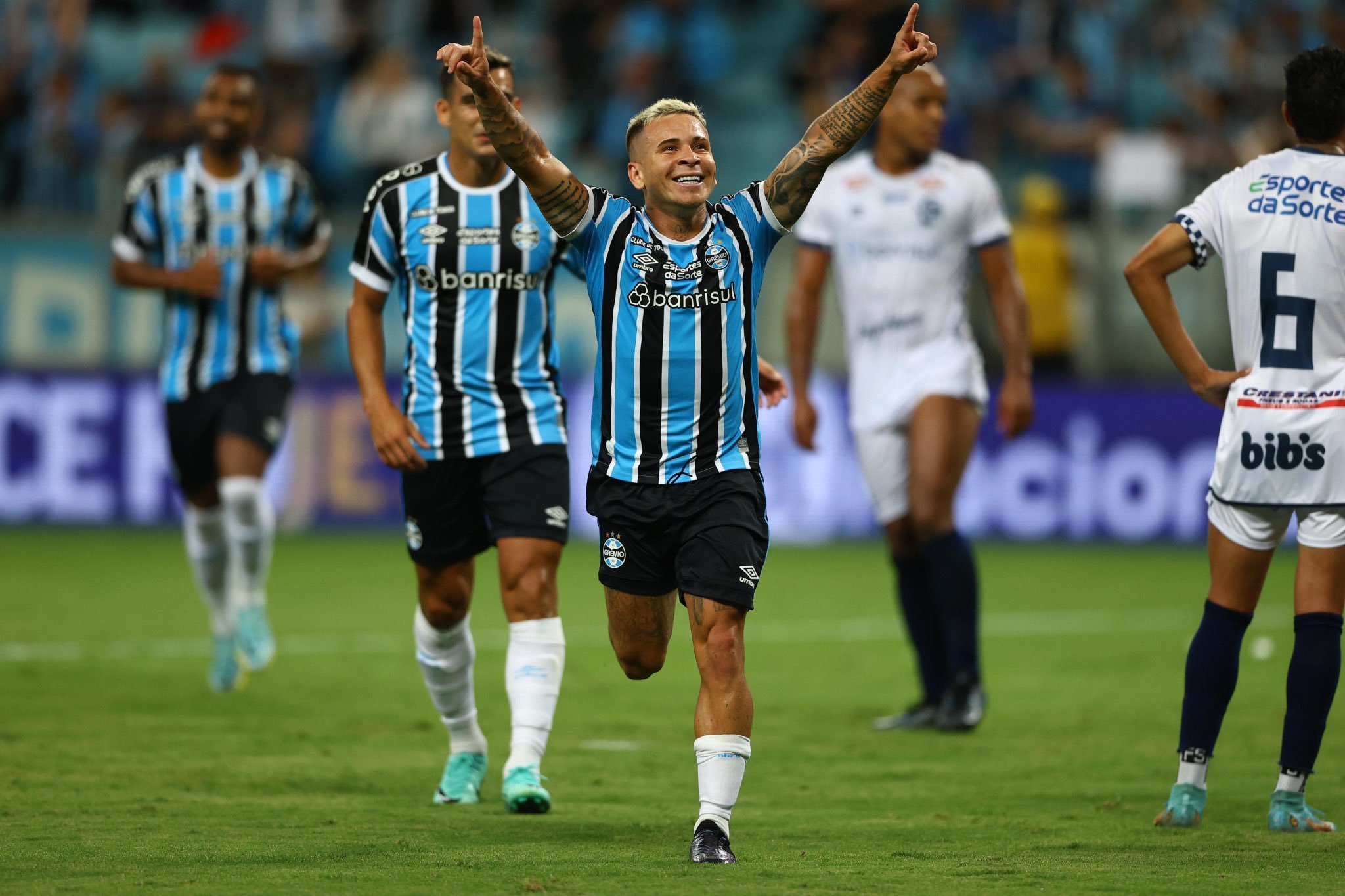 Grêmio domina o São José e vence a primeira no Gauchão