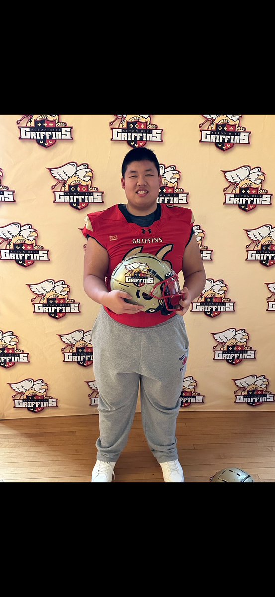 Had a great official visit to @SHU_FBALL today, thank you to @Cobbs_The_Coach for inviting me to get to meet the coaches and see campus! @WoodsonFB