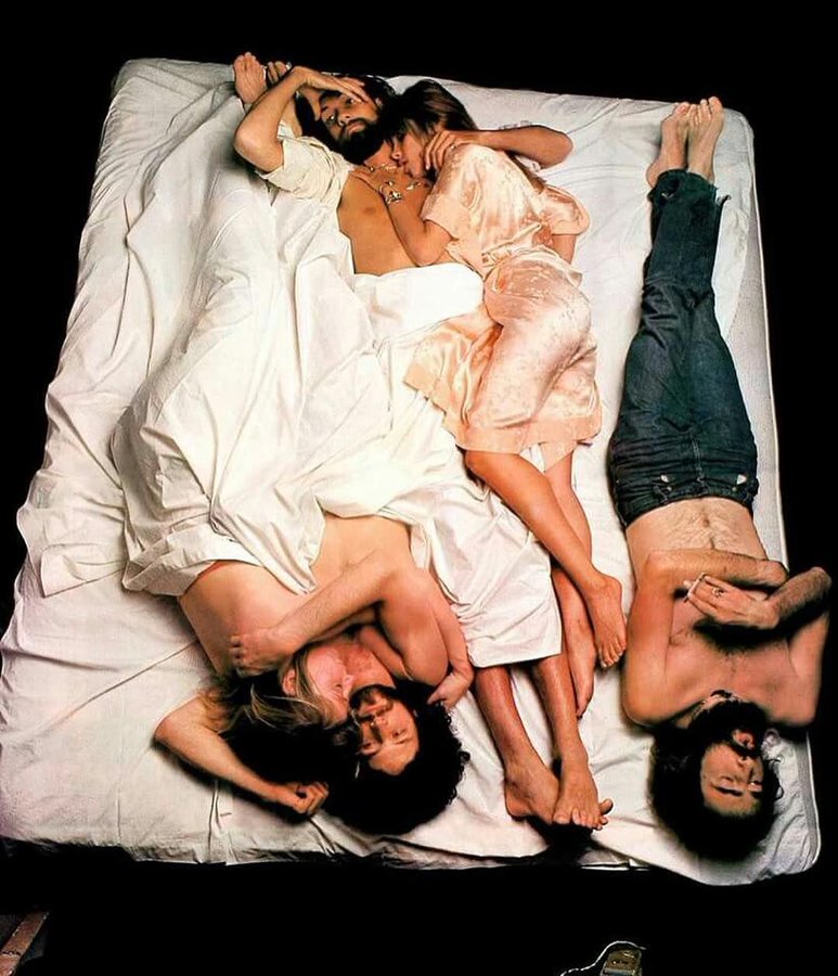 crockpics's tweet photo. Fleetwood Mac, 1977. Photo by Annie Leibovitz. https://t.co/PpWDrCYQTx