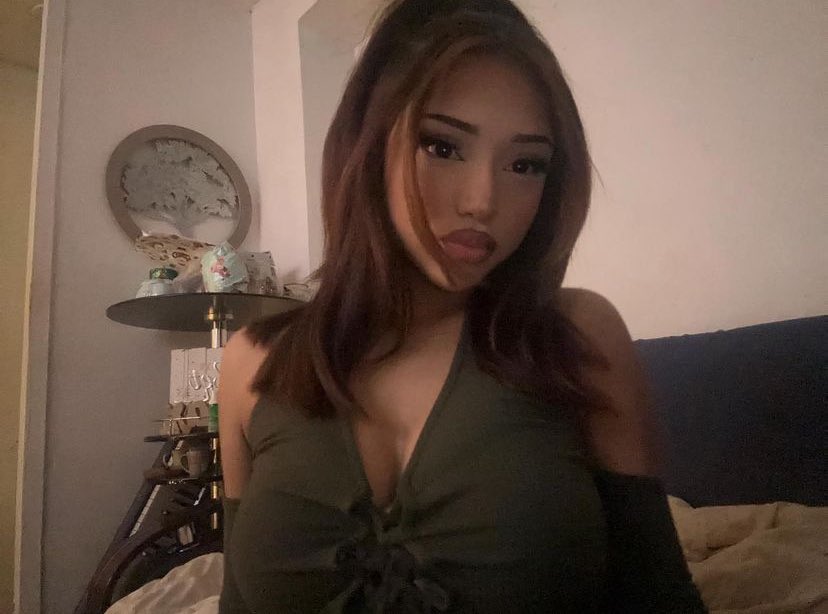 my tits grew SO MUCH 😭 dm me for a menu rn im selling cheapp #nsfwtwt #sellingcontent #buyingcontent