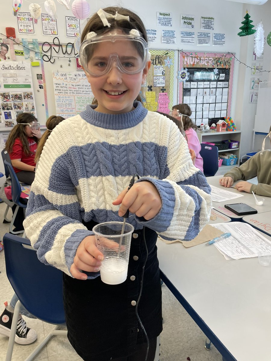 MsCelio's tweet photo. Day 1 of our mixtures investigation- how do we know a chemical reaction has occurred? We investigated within open systems and used different tools to see what kind of reaction different materials had! We 💙 hands on science!😄 #johnsonpride https://t.co/vmxFRNHzWw