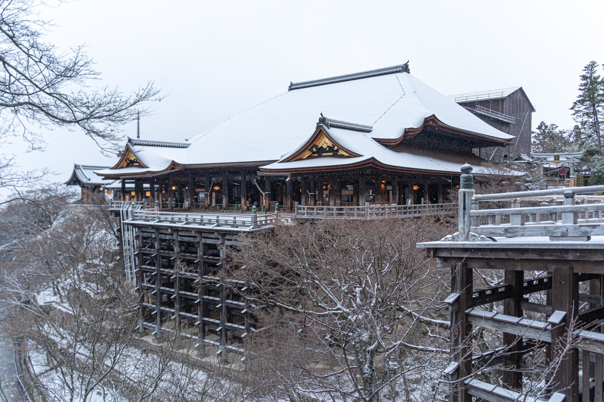 nobo_kyoto's tweet photo. 雪の清水寺は何度見ても圧巻。
1cmくらい積もってるので日中も楽しめそうです☃️
2024.01.25 https://t.co/9DmQBKjGFQ