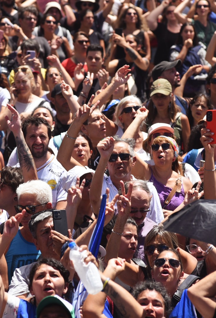 La patria no se vende
#24EParoGeneral 
#Rosario