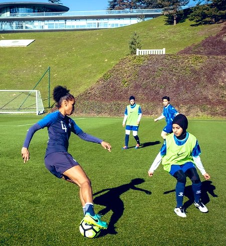 Journée internationale du sport féminin

L’occasion de revenir sur ce formidable programme de développement du football feminin en #Irak (pratique, formation, management)

Un projet porté par l’ambassade de 🇫🇷 en Irak, le MEAE et la <a href="/FFF/">FFF</a> en lien avec la fédération 🇮🇶 de #Football