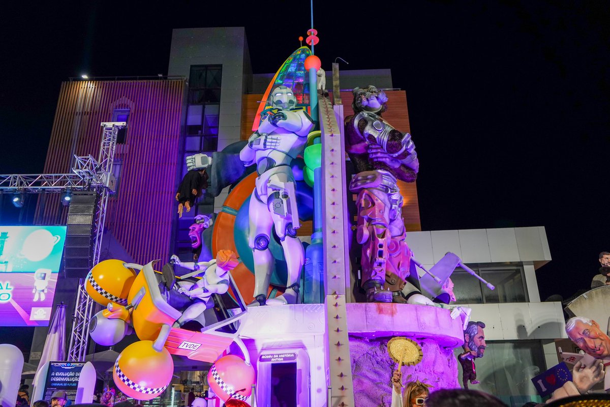 carnaval_torres's tweet photo. O Monumento ao Carnaval de Torres Vedras foi inaugurado no passado dia 20 de janeiro e a Folia invadiu a cidade! 🎭
Vídeo Resumo: https://t.co/pNeQB2EMdW https://t.co/fCzASIpfxH