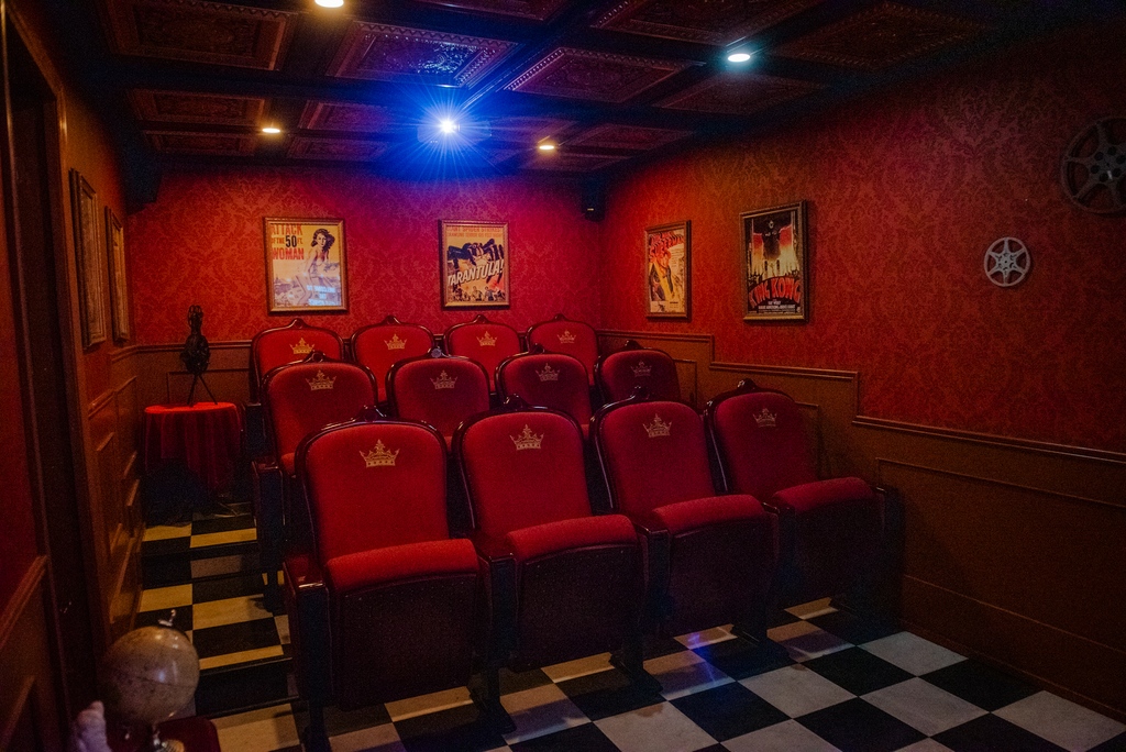 Discover The Little Prince Cine-Lounge in Stratford, ON – a hidden gem with only 12 seats, proudly holding the title of the world's smallest movie theatre!🎥🍿 Read more about The Little Prince Cine-Lounge in Waheeda Harris's article for Nuvo Magazine: nuvomagazine.com/daily-edit/the…