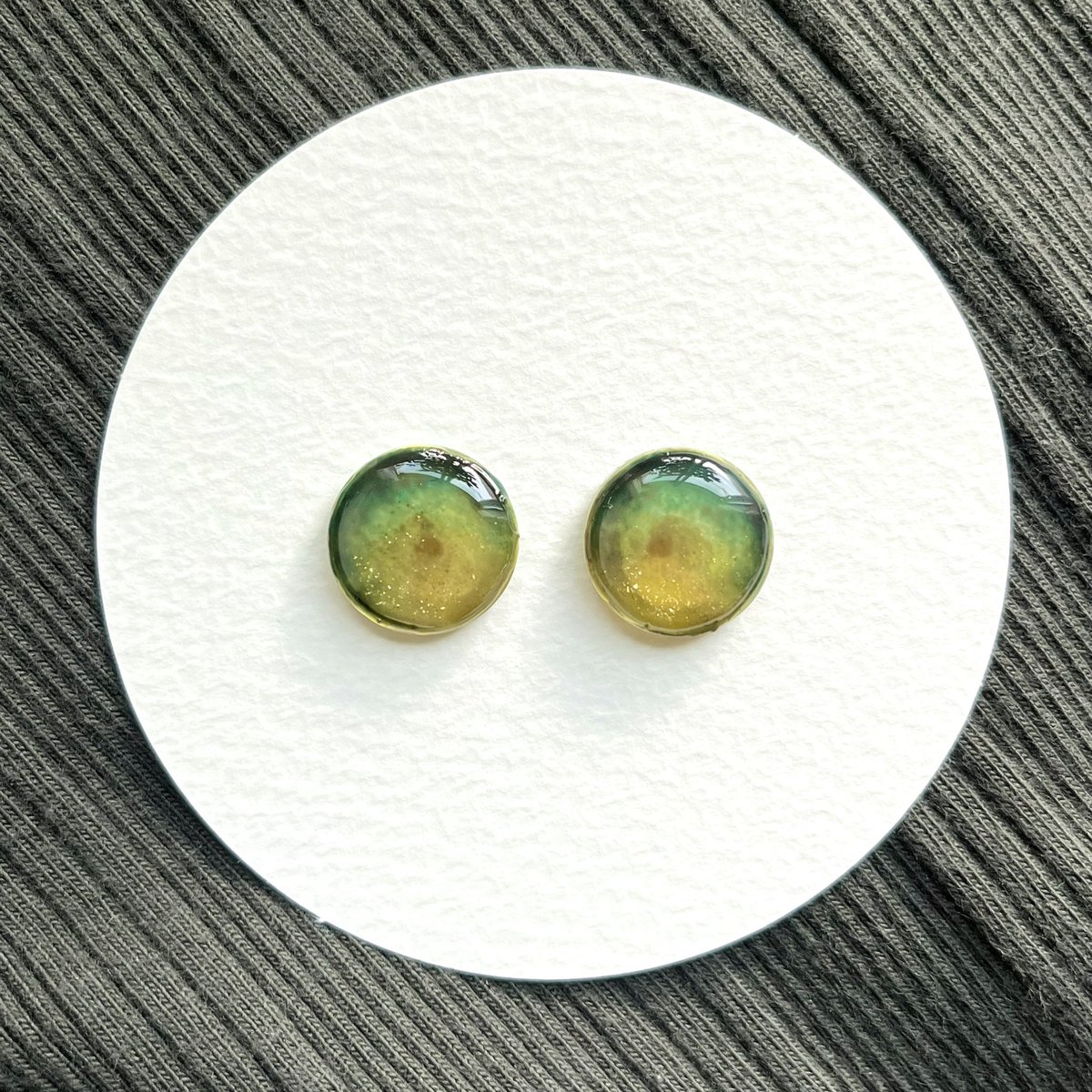 pistache_acc's tweet photo. #作品がバズるまでワンツースリーッドンッ

瞳の色合いを再現しつつ、絶妙に虹彩や瞳孔を加えた、瞳すぎないデザインの子たちです👀✨

貴方の推しの瞳を、探してみませんか？ https://t.co/CVk8fC5Dzr
