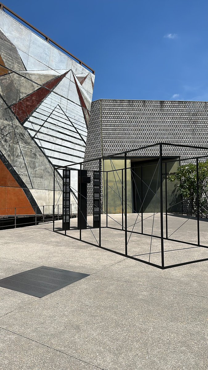 LaTallera's tweet photo. ✨En La Tallera te recibimos de martes a domingo entre 10 y 18 h. Visítanos para conocer #DisrupciónEruptiva, exposición de Cisco Jiménez, #Sceleton, obra de sitio específico de Gerardo Suter y #FlorescenciasRadicales, proyecto de Vanessa Rivero en el jardín de la residencia. https://t.co/pKStq1tFCk