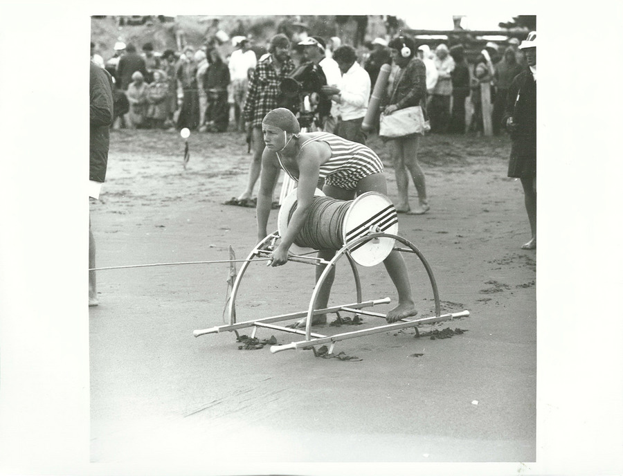 All summer on busy beaches in NZ you’ll see distinctive red and yellow flags showing the safest place to swim, and indicating where the local surf lifeguards are keeping watch. This kete | set on Kōtuia shares a little of our Surf Life Saving history: kotuia.org.nz/kete-sets/stay…