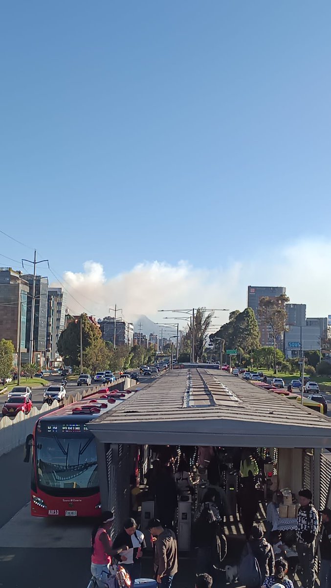 _Jack_Naipe's tweet image. ¿Qué pasa con la atención de emergencias en Bogotá? En este momento hay activos #IncendiosForestales en Kennedy, Chapinero, Suacha, Usme y Ciudad Bolívar ¿Están siendo provocados? ¿Hay un plan de atención? ¿se está atendiendo adecuadamente? ¡Cuanta Impotencia! 💔💔