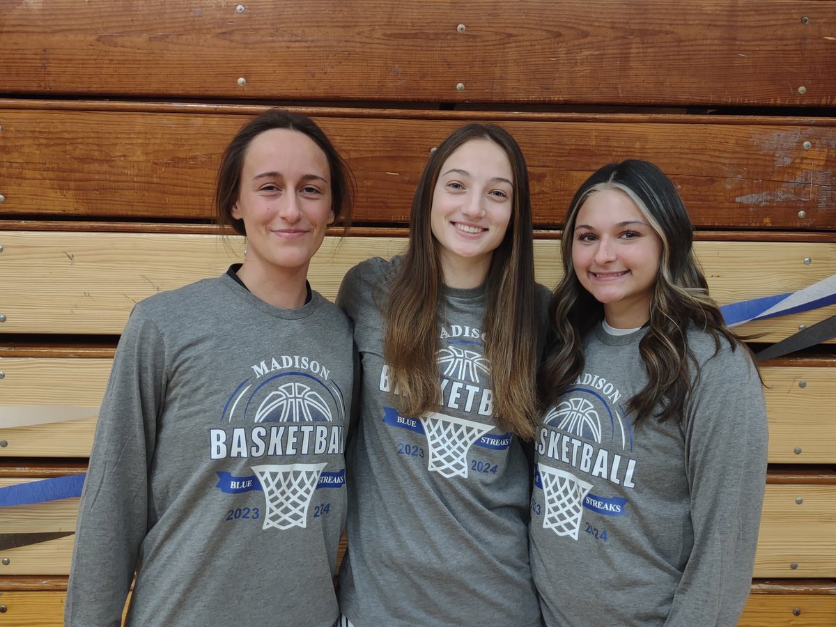 MHS_BLUESTREAKS's tweet image. SENIOR NIGHT...GO BLUE STREAKS BEAT LAKESIDE!!