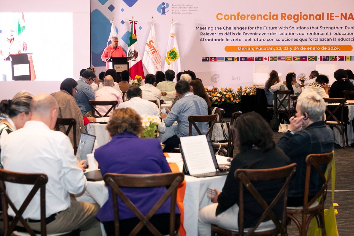 #PorLaPública ✏️

México 🇲🇽 referente mundial en defensa de docentes: Mtro. Alfonso Cepeda Salas #SNTE 📚 al clausurar Conferencia Regional de América del Norte y el Caribe de <a href="/eduint/">Education International</a> 👉Fortalecer educación pública y a maestros, prioridad✔️

Ver nota 👇👇
snte.org.mx/blog/comunicad…