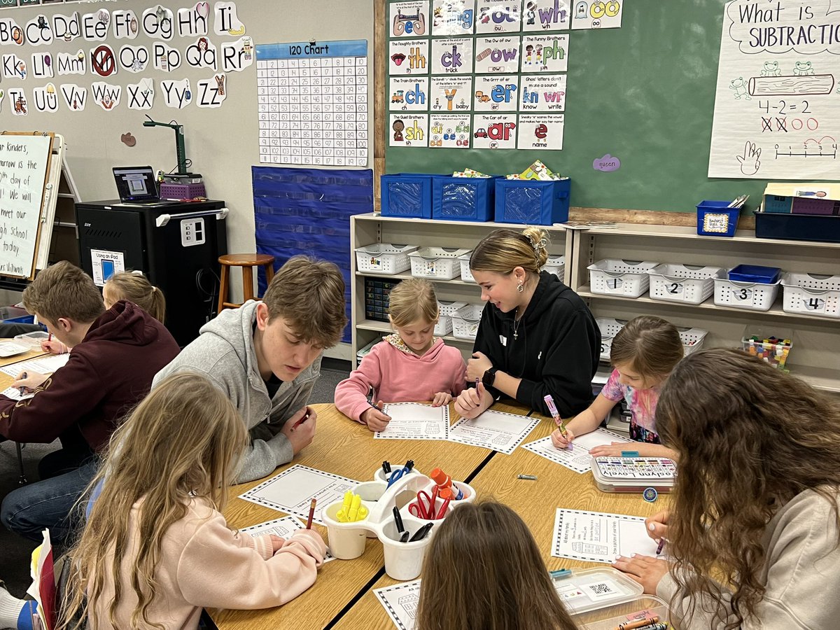 mrs_breiter's tweet photo. First @EzraElementary visit of the semester! The smiles and giggles are my absolute favorite part! My students are so excited to go back in a couple weeks #MNHSFCS #Proud2bMPS https://t.co/XMJNAowzqd