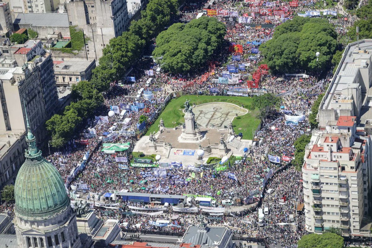 sbatakis's tweet photo. El camino hacia un país mejor no es un ajuste brutal  sobre las y los trabajadores, no es quitando derechos. Y sabemos que eso no es lo que votó el pueblo. https://t.co/jdBfgNRbb7