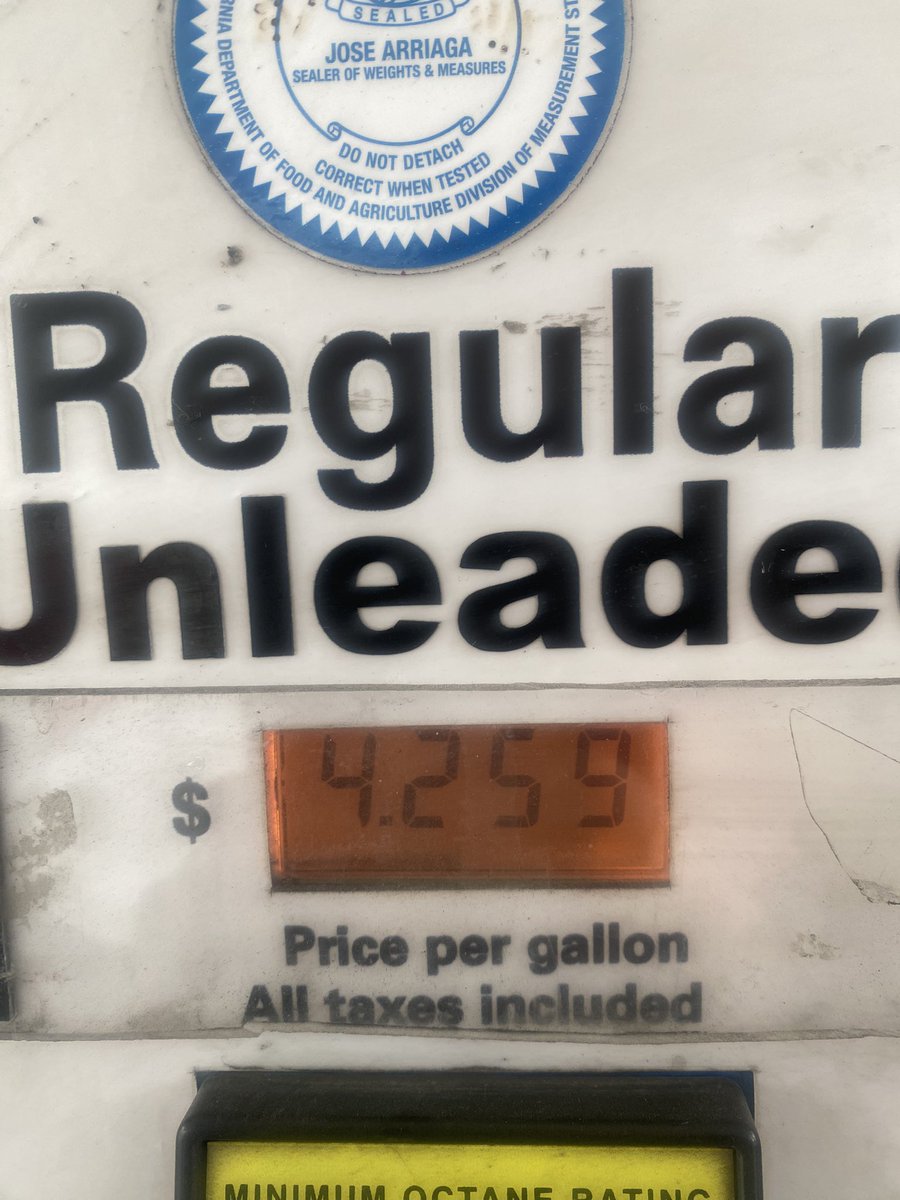 OverTheTopWendy's tweet image. i don’t even know if this is actual gas i’m putting in my car but at $4.25/gallon, i’ll take it! 🤣#californiaproblems