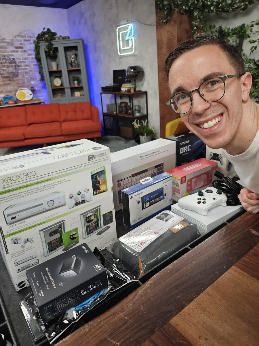 About to go live on @Whatnot with giveaways and a whole bunch of tech to sell, come say hi! whatnot.com/invite/austinn… #ad