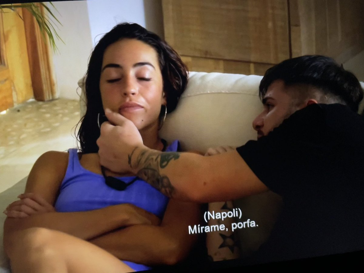 Napoli es la clara definición de tío pesado en una discoteca a las 3 de la mañana intentando comerse un rosco 

#LaIslaDeLasTentaciones4 #LaIslaDeLasTentaciones7 #LaIslaDeLasTentaciones