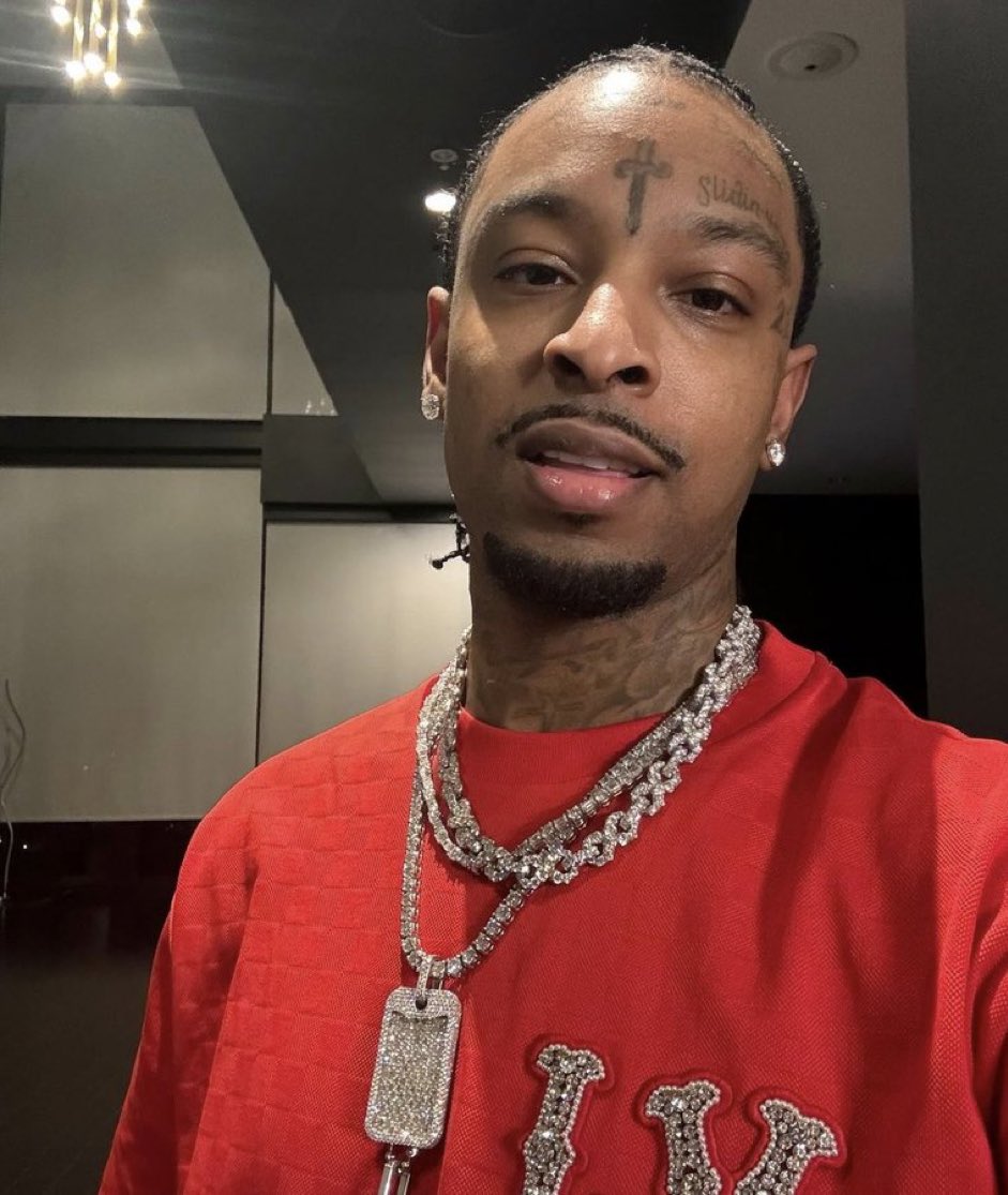 DailyLoud's tweet image. 21 Savage says broke parents are better than rich parents