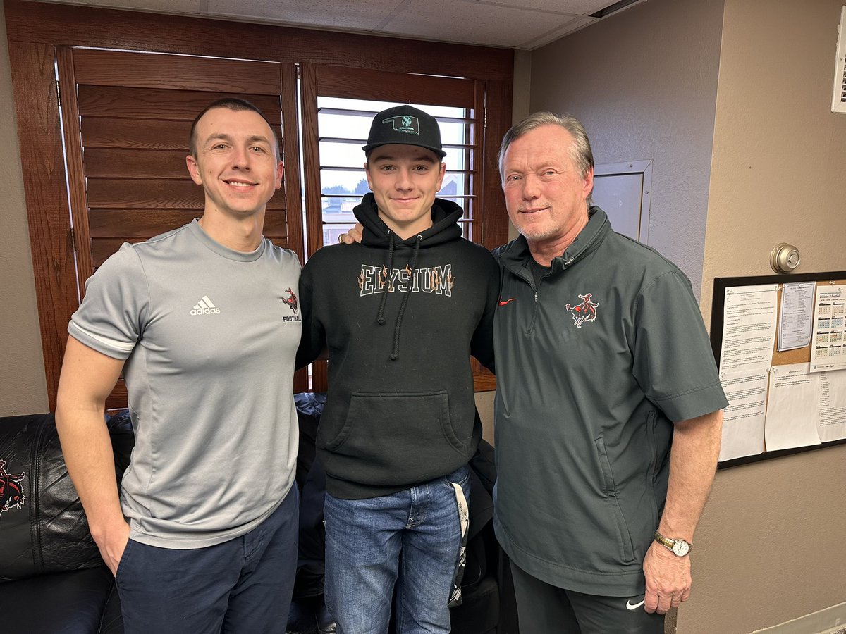 Grateful for the scholarship offer to continue my career at <a href="/nwosufootball/">Ranger Football</a>!! Thank you <a href="/CoachBentrem/">Coach Bentrem</a> and <a href="/RonnieJJones/">Coach Ronnie Jones</a> for the great afternoon of talking football!!