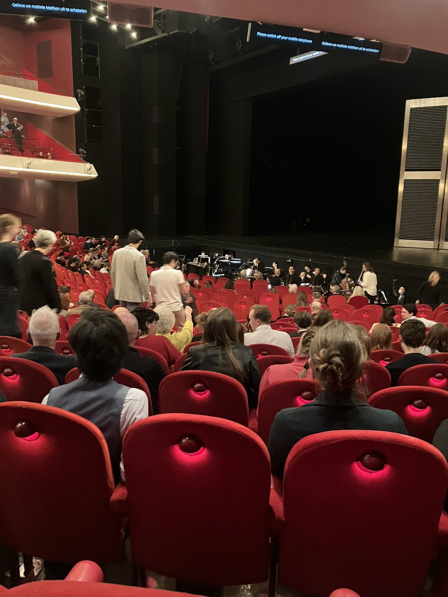 jan_hoekema's tweet image. @DutchNatOpera met inspirerende uitvoering, na 5 jaar ,van #Agrippina. House of cards in opera vorm ? Iets teveel klucht, iets te weinig thriller maar afwijkend aangrijpend einde in regie van @BarrieKosky . Topcast #StephaniedOustrac @YingFangSoprano #TimMead @JohnHolidayLive