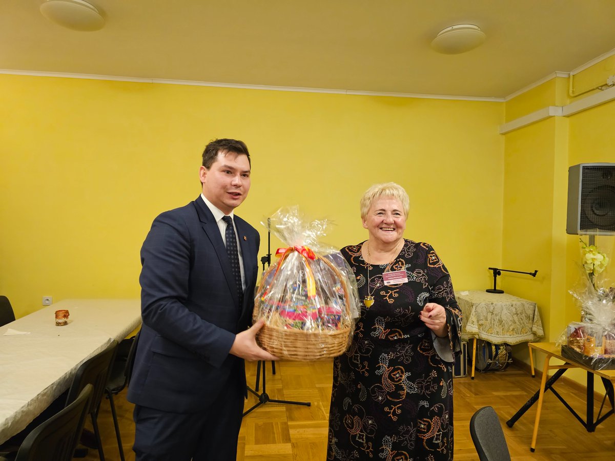 Z_Linkowski's tweet photo. 😊👏Dziś oficjalnie otwarto ŚWIETLICE INTEGRACYJNĄ Ozorkowskiej Rady Seniorów. 

Życzę Wam aby to miejsce tętniło życiem, powstawały świetne pomysły i wspólne inicjatywy. 

Dziękuję za zaproszenie i miło spędzony wieczór 😉🎤🎵🎉

#TwójRadny #ZL https://t.co/x01Fo1t53b