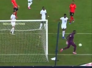 Iribar tiene una estatua en San Mamés pero este portero HISTÓRICO de Ghana no puede ser menos eh. Nada hubiera sido posible si no regala este corner. De verdad que el destino es tan caprichoso. Es acojonante lo que hemos vivido estos 3 días. Increible.