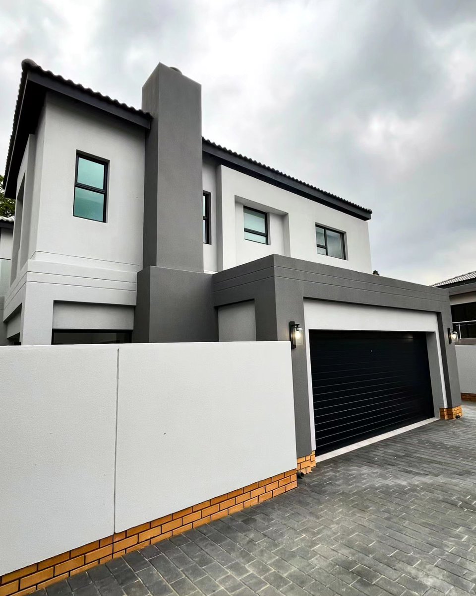 ClaraKasukuwere's tweet photo. ๐Some of the shots from one of the completed houses at 31 On St James๐๏ธ. No time to sleep this year money gains is too personal this year ๐ฏ
#zotosconstruction #Over50yearsofexperience
#HomeDesign
#qualityhomes
@Zotos_Property https://t.co/JBrAGGcGsD