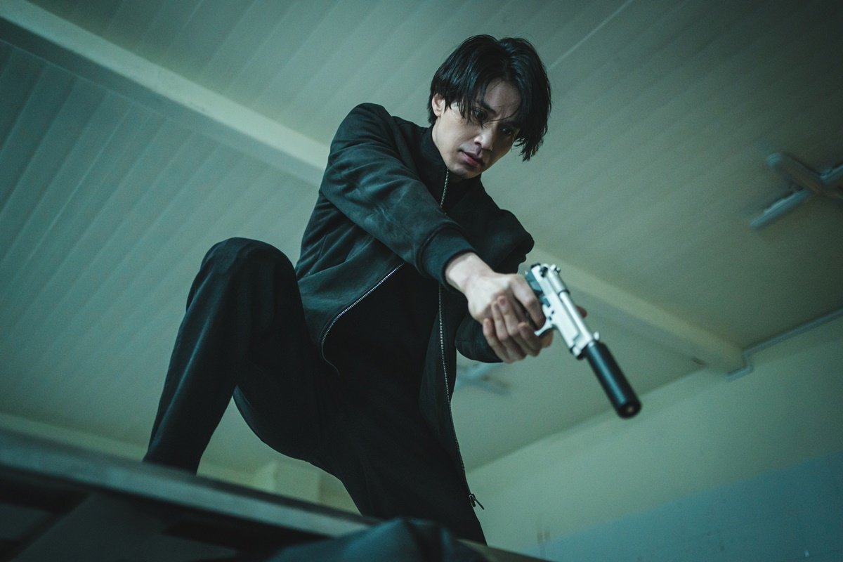 worldofdramapas's tweet photo. Je vais faire une propagande pour que tout le monde regarde ce drama. 

#AShopForKillers sera très certainement mon premier coup de coeur de l'année. Il met la barre très haute, j'ai surkiffé les épisodes de cette semaine. 

Qui le regarde actuellement ? https://t.co/lVWEz3Yy0O