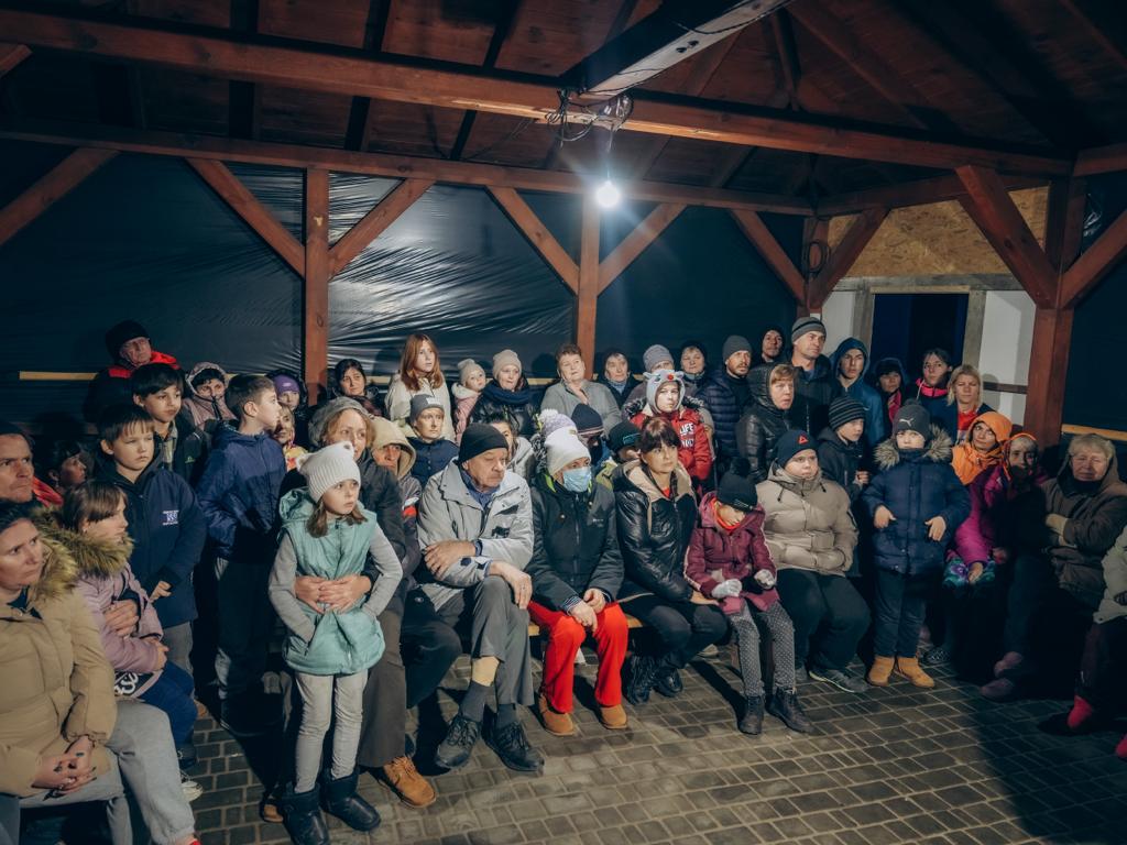 IATonline's tweet photo. As the war in Ukraine sadly draws on, please #praywithus for people who have been internally displaced, like those pictured who have lost their homes and are staying in difficult conditions in a refugee camp.
#prayforukraine #standwithukraine #christiancompassion https://t.co/hIRvmBQRv5