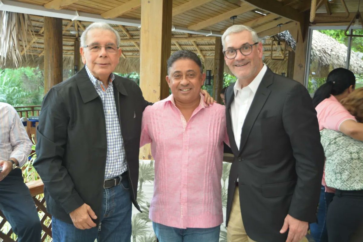 mayoescoto's tweet photo. ¡Encuentro con dos líderes en apoyo al próximo senador por Montecristi! @DaniloMedina @GonzaloCastillo #mayosenador #pld #pldenlinea #amigospld #maspld https://t.co/Kf0szWnl2y