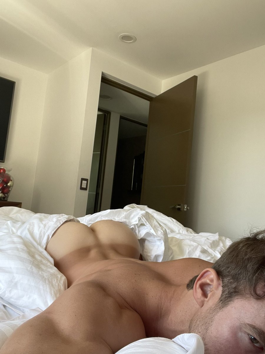 Haciendo un balance de famosos  creo que <a href="/davidortega555/">David Ortega</a> debería de estar dentro de <a href="/LaCasaFamososMx/">La Casa De Los Famosos México</a> creo que es Justo para nuestro fanatismo despertar y ver cómo se baña o no mi querida <a href="/ronogueron/">Rosa María Noguerón</a>