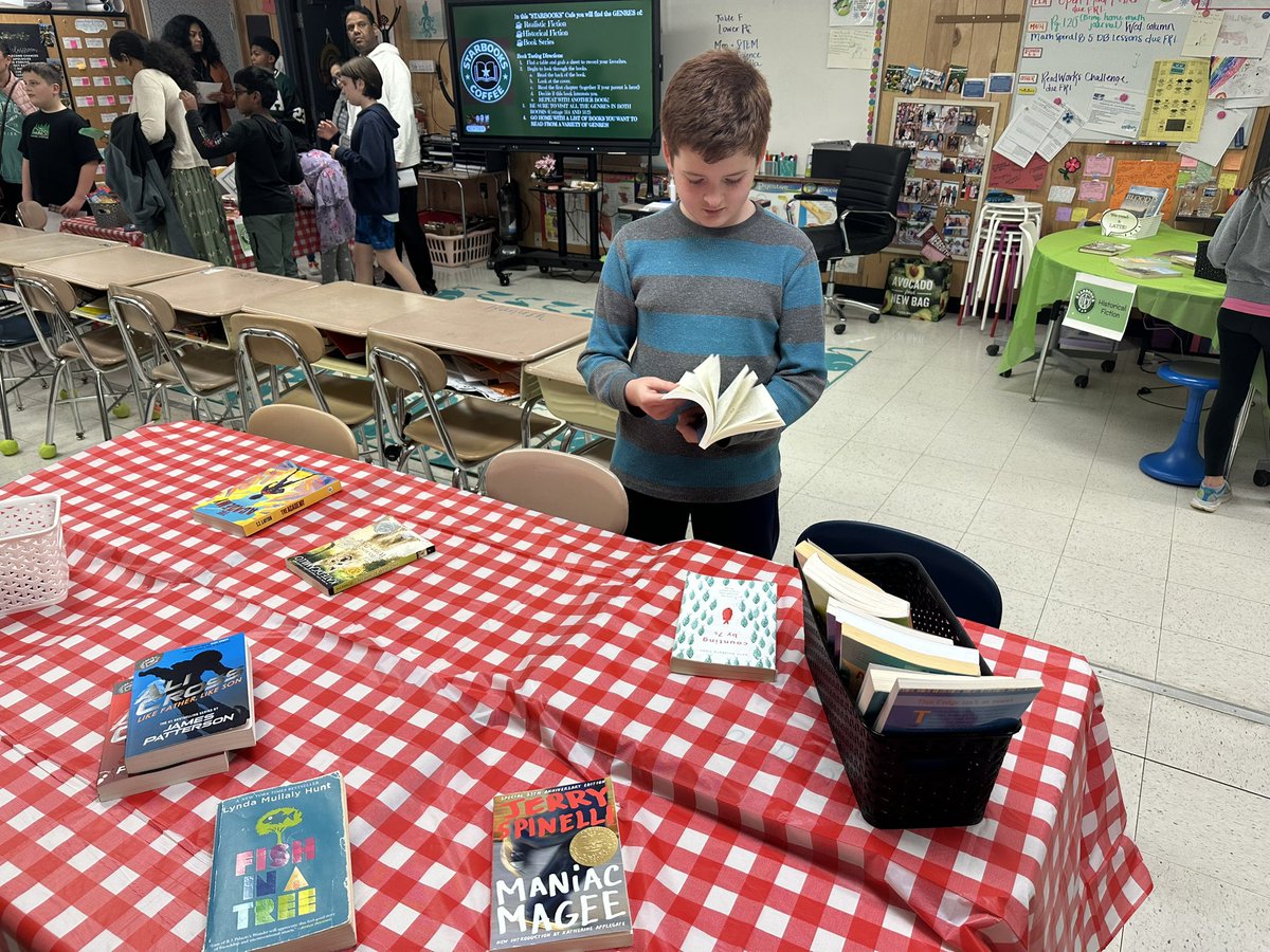 OCETRACK1FIFTH's tweet image. Enjoying #readingnight @OliveChapelElem! #believe #ocestrong @ErinKelleyMay @Indyandharperap