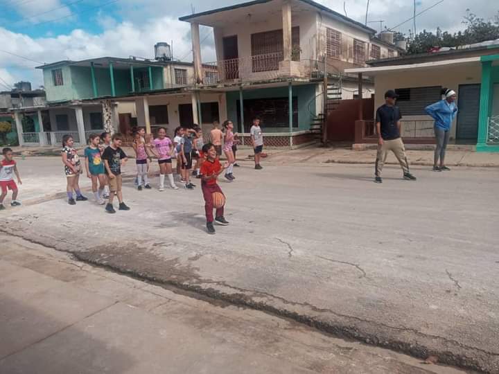 En el día de hoy se desarrolló un Festival Deportivo Recreativo en saludo al natalicio de nuestro apóstol José Martí con los niños de la Institución Educativa Capitan San Luis 
#deportejaguey
#JagueyEnVictoria
#MatancerosEnVictoria