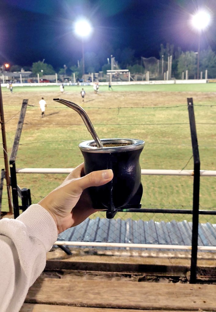 Me gusta lo simple (mates y cancha)🤍