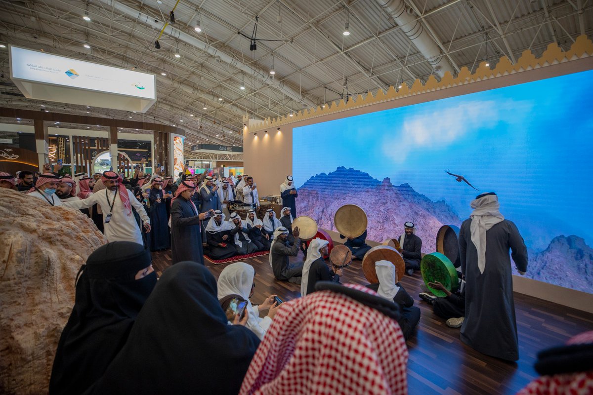 في يوم الختام #سامري_حائل يبهر الجمهور 😍🔥 

جناح #هيئة_تطوير_حائل يشهد إقبالاً هائلاً حيث يتفاعل الزوار مع السامري بشغف وإعجاب. لحظات فريدة تبرز جاذبية وإبداع الفن الحائلي.

#ملتقى_السياحة_السعودي 🇸🇦🏝️