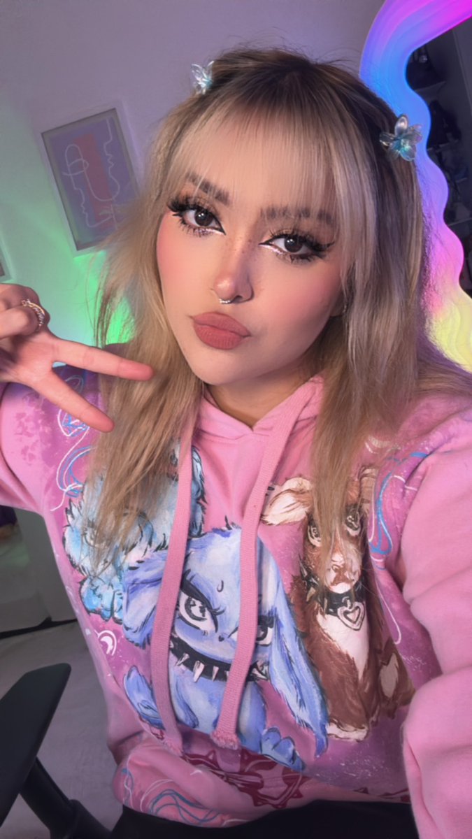 arigameplays's tweet photo. Chisme? Donde? Regresa Kaia? Apoco si? 

Ya en vivo bb ven 💜 https://t.co/L57zM9XL8c