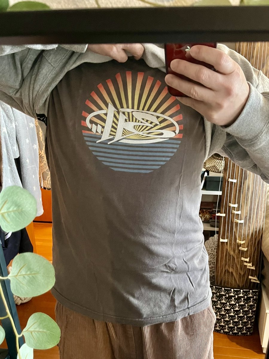 rockdrumramen's tweet image. いよいよ今夜311に会える。15年振りぐらいに引っ張り出してきたけど、Mサイズじゃパツパツだて…当時はコレでちょうど良かったんだろうな…
#threeeleven
#スリーイレブン